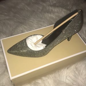 Dorothy Flex Glitter Chain Mesh Black/Gold Pump